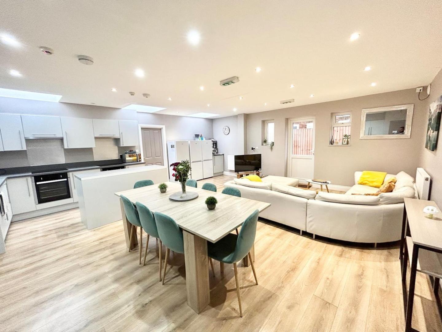 The Winstre Borehamwood Bagian luar foto
