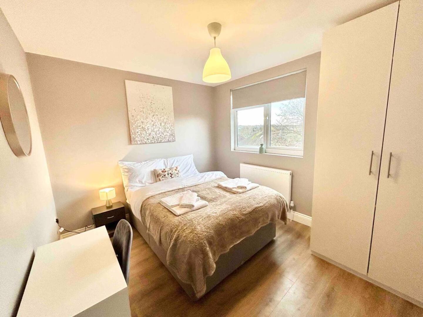 The Winstre Borehamwood Bagian luar foto