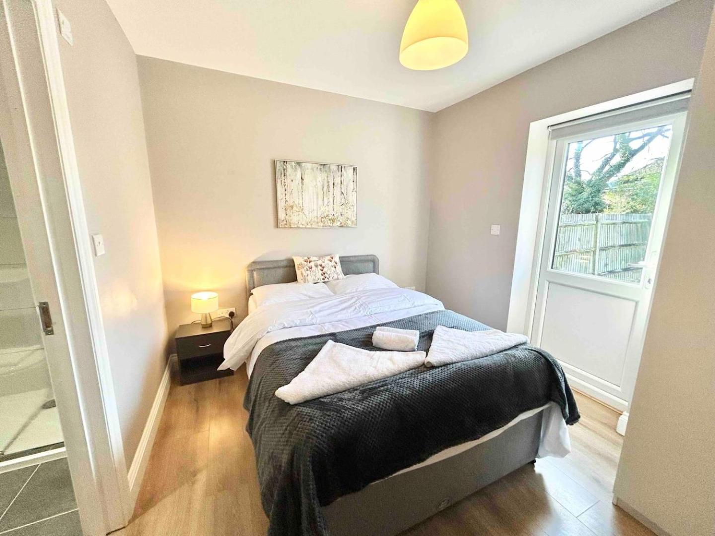 The Winstre Borehamwood Bagian luar foto